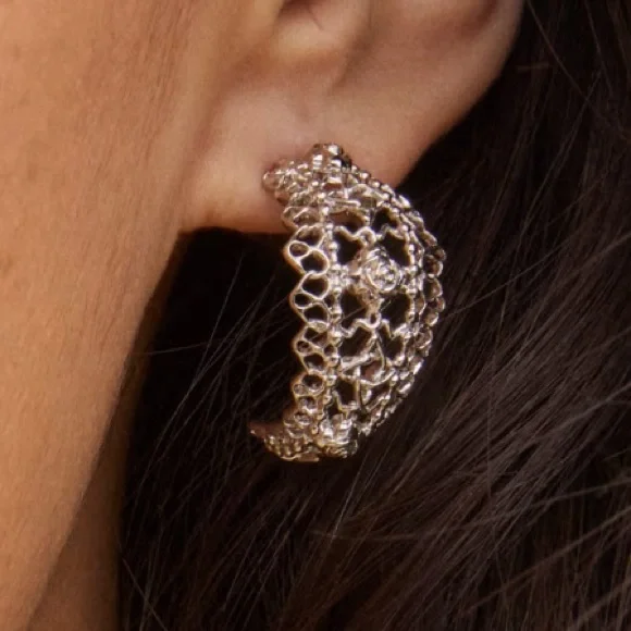 NWT Kendra Scott Krista Lace Silver Huggie Earrings - Picture 3 of 8